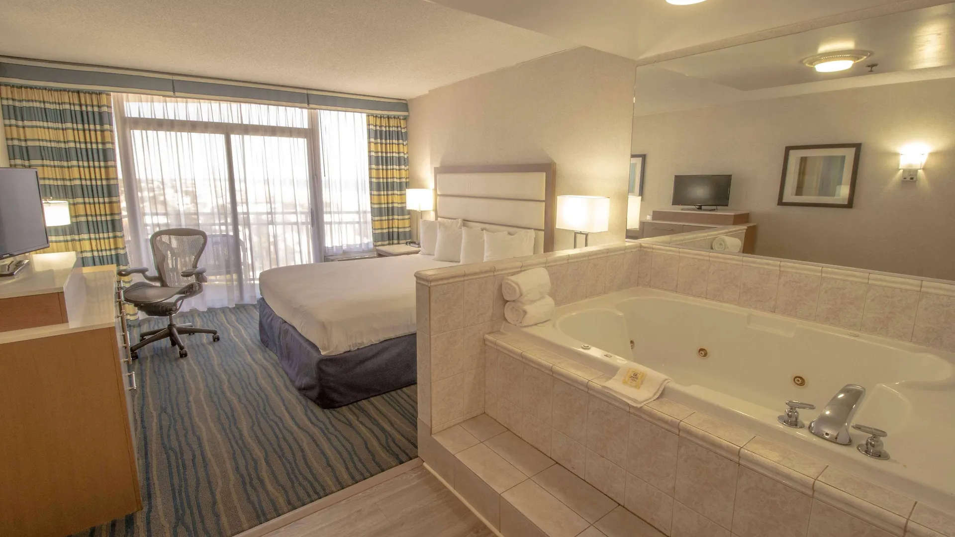 Wyndham Virginia Beach Oceanfront 3*,